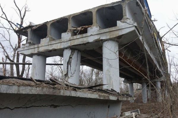 В России автомобильный мост рухнул в реку 